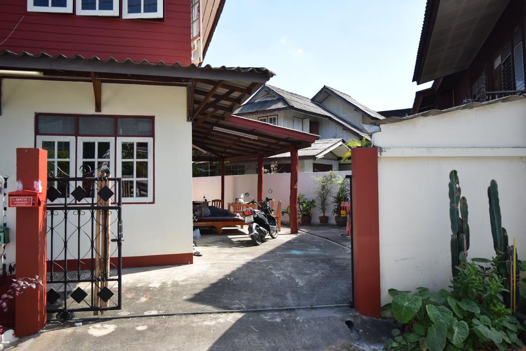 Champion Hostel 2 (Adults Only) Chiang Mai Luaran gambar