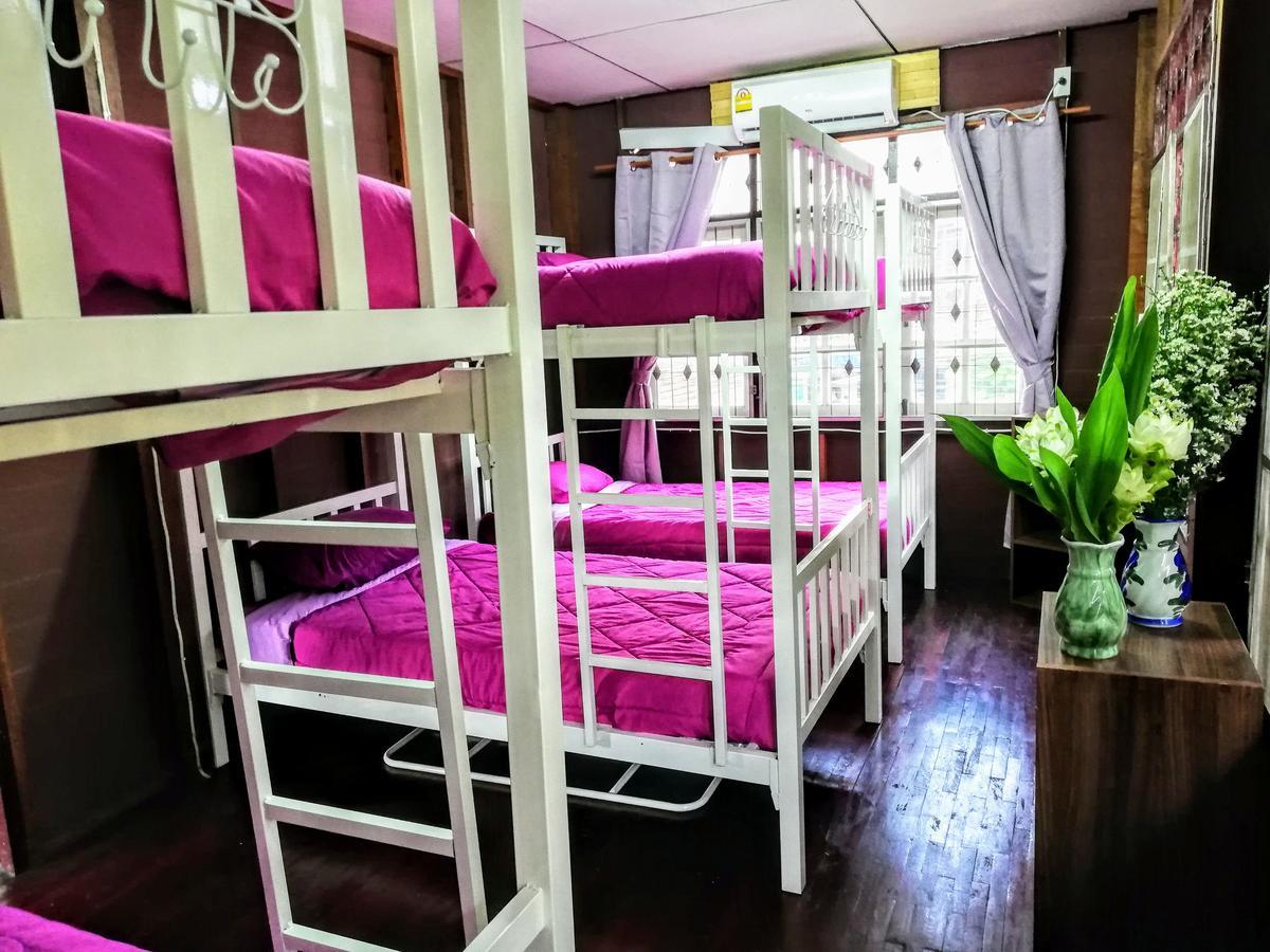 Champion Hostel 2 (Adults Only) Chiang Mai Luaran gambar