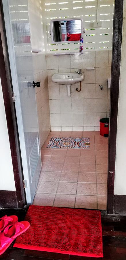 Champion Hostel 2 (Adults Only) Chiang Mai Luaran gambar