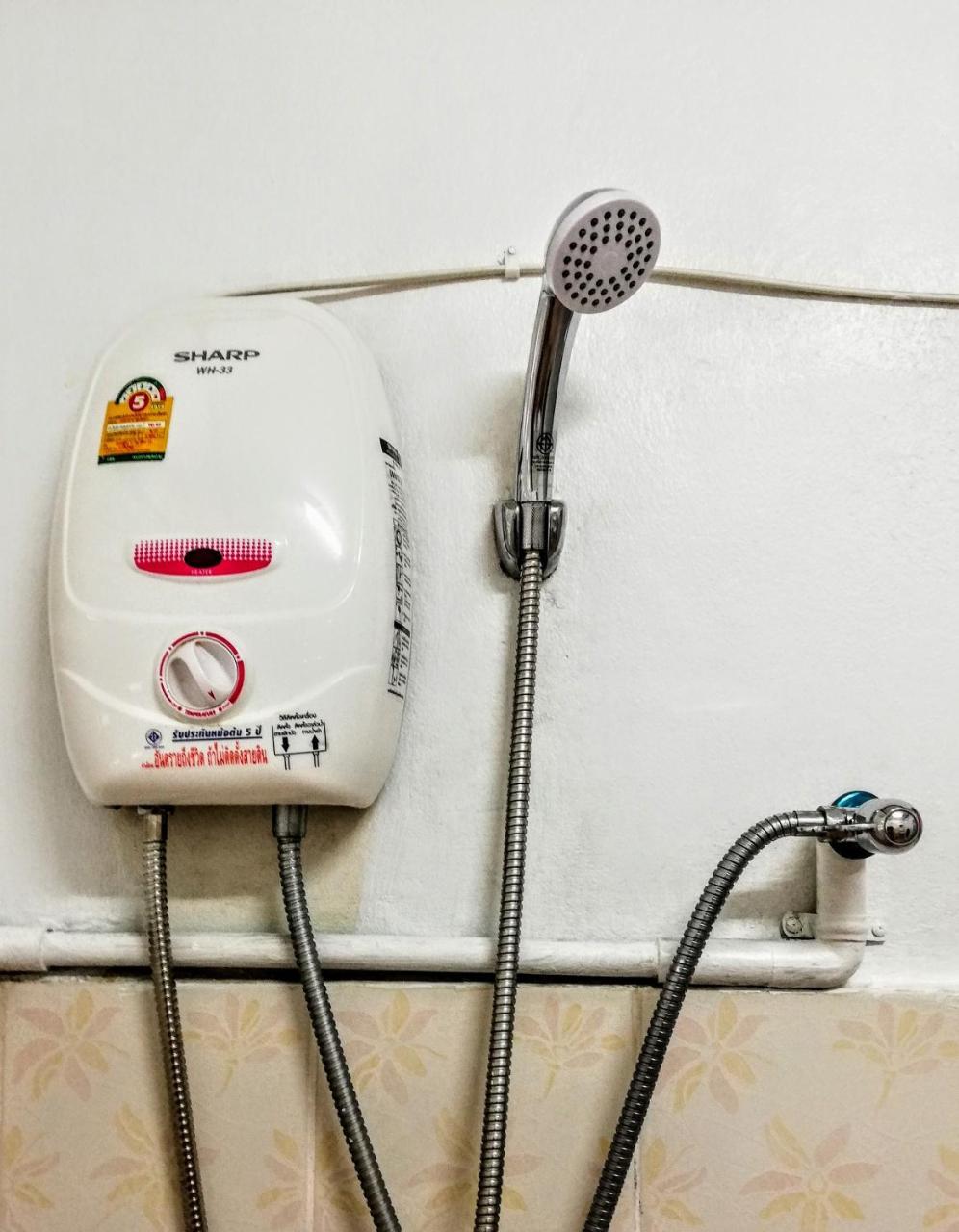 Champion Hostel 2 (Adults Only) Chiang Mai Luaran gambar