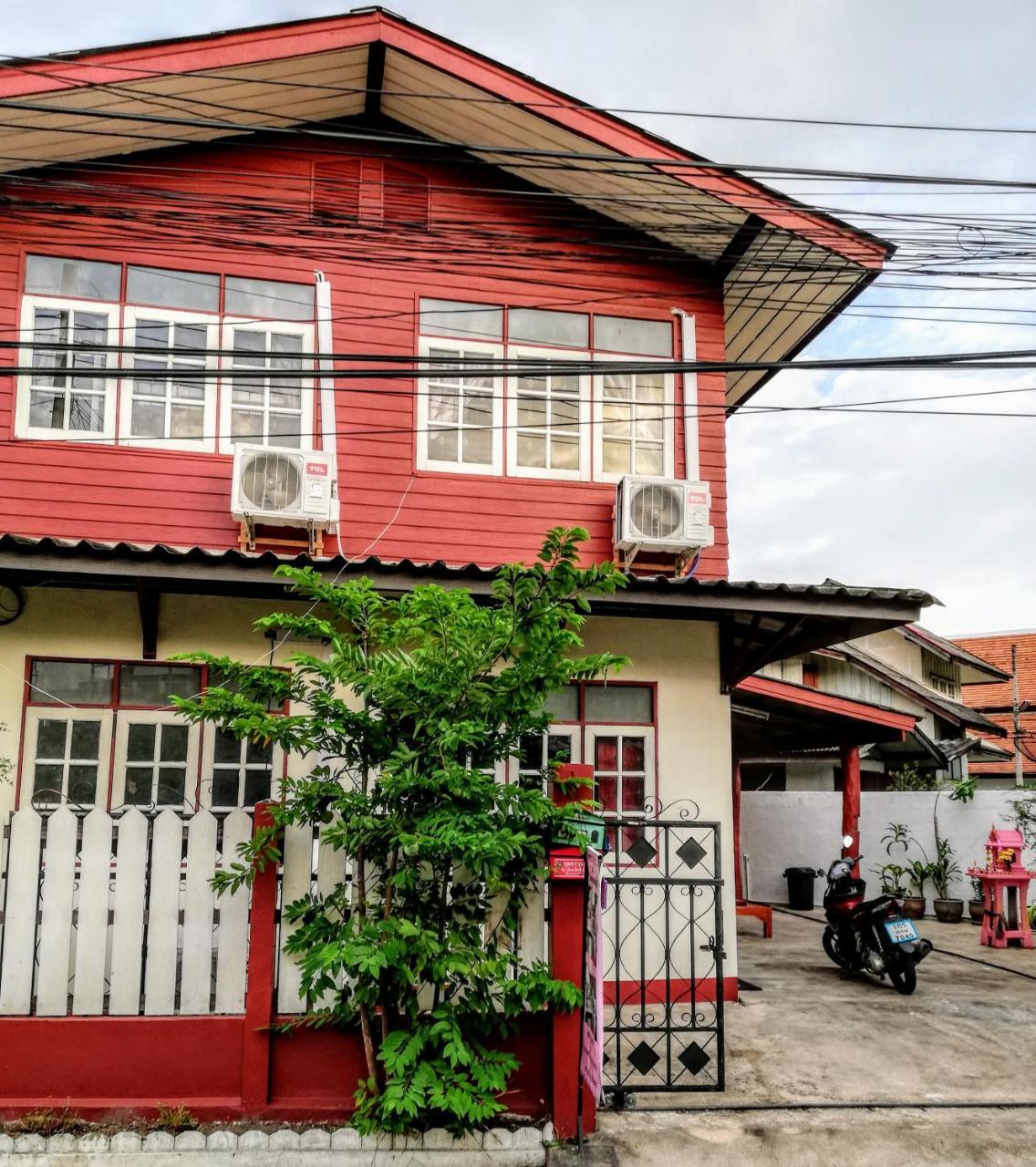 Champion Hostel 2 (Adults Only) Chiang Mai Luaran gambar