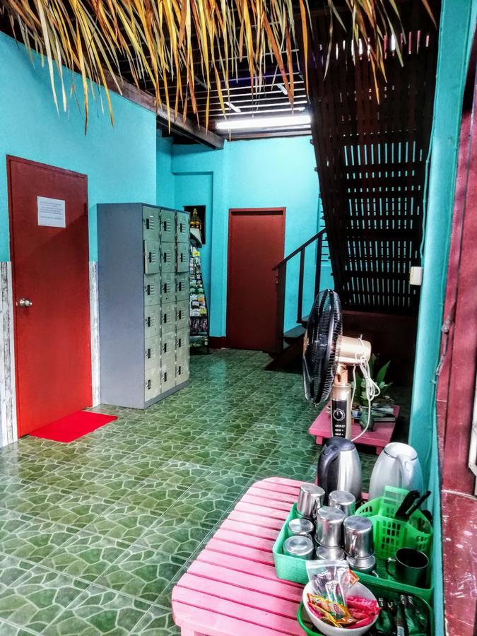 Champion Hostel 2 (Adults Only) Chiang Mai Luaran gambar