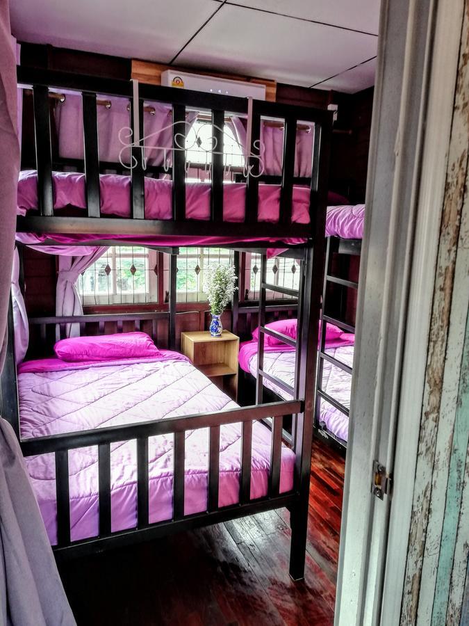 Champion Hostel 2 (Adults Only) Chiang Mai Luaran gambar