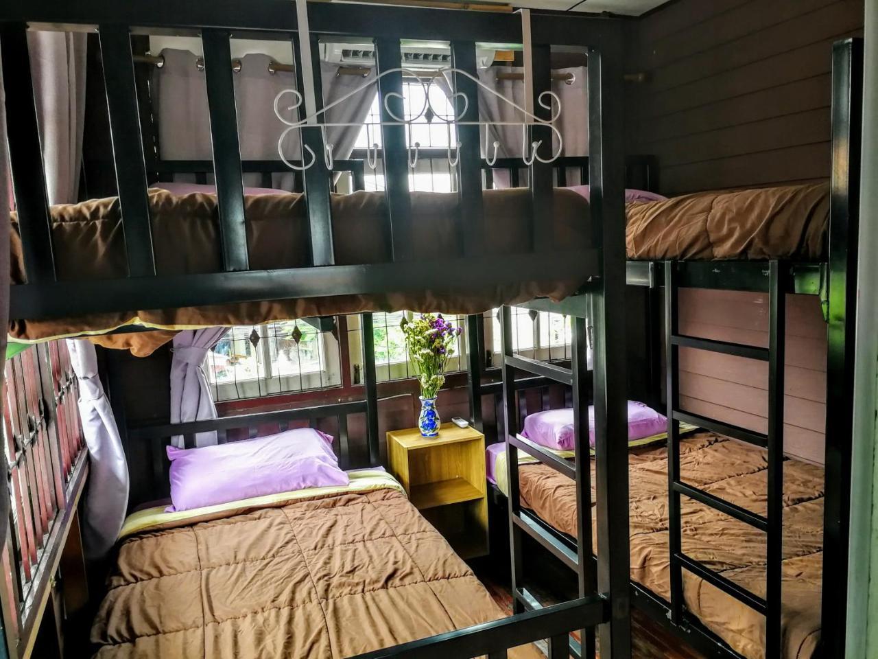 Champion Hostel 2 (Adults Only) Chiang Mai Luaran gambar