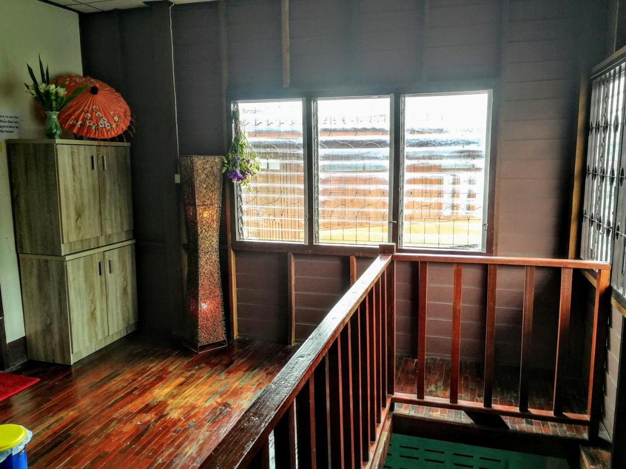 Champion Hostel 2 (Adults Only) Chiang Mai Luaran gambar