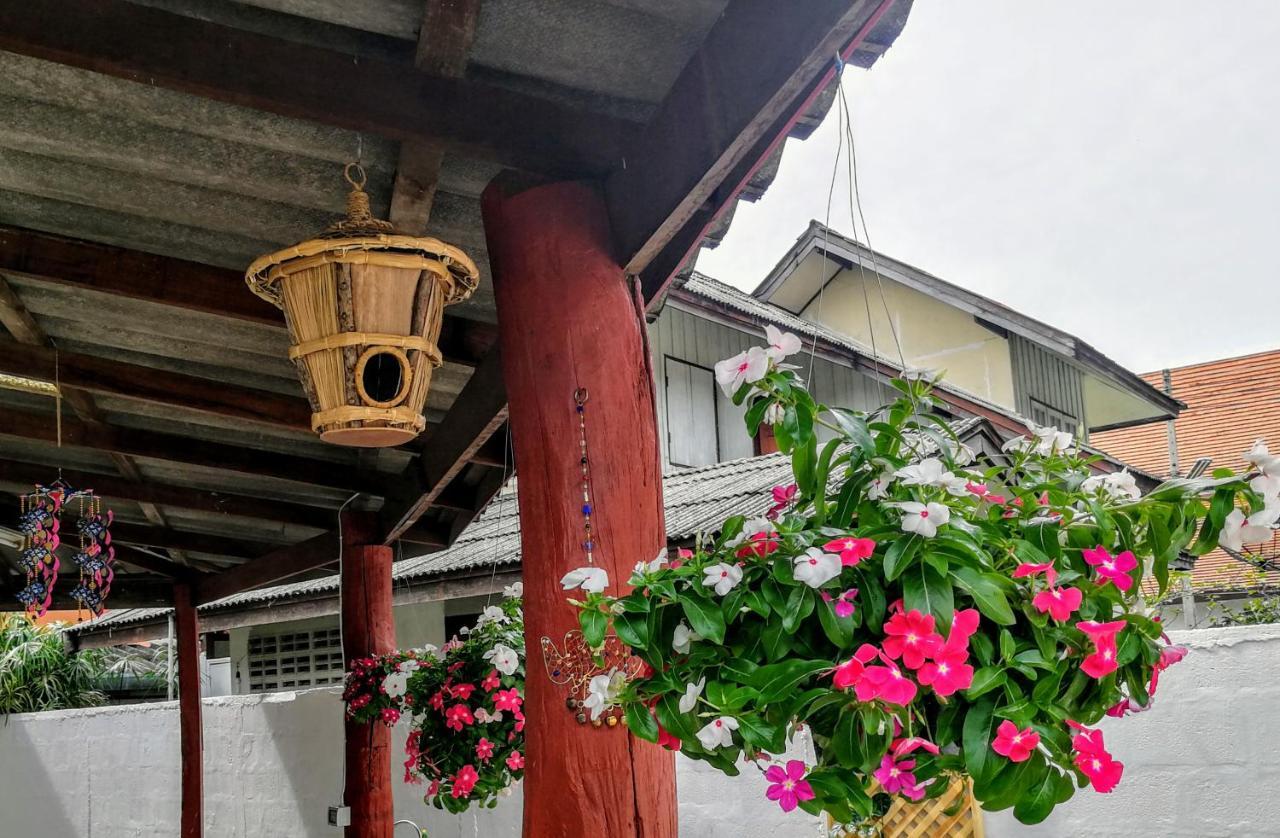 Champion Hostel 2 (Adults Only) Chiang Mai Luaran gambar