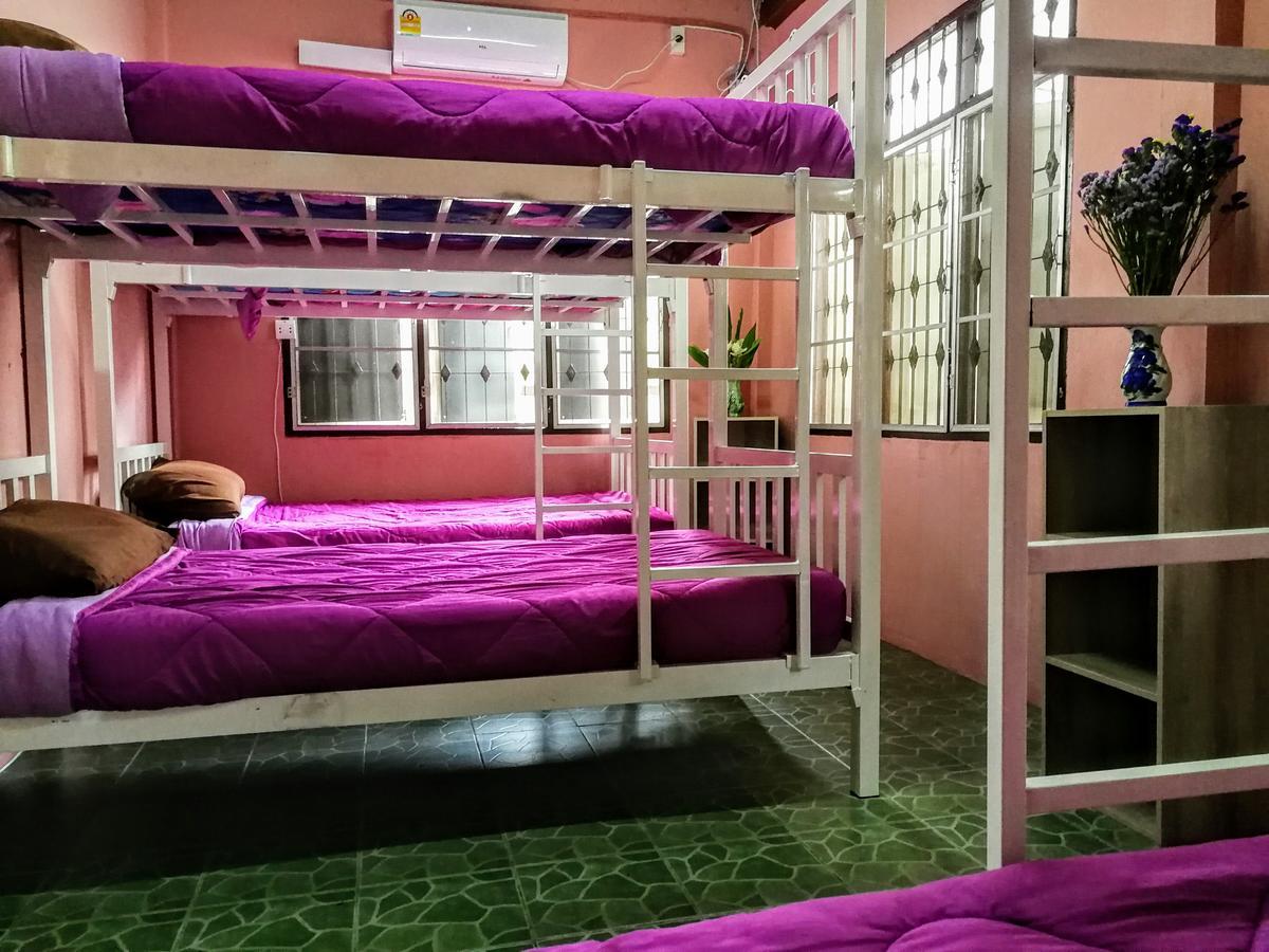 Champion Hostel 2 (Adults Only) Chiang Mai Luaran gambar