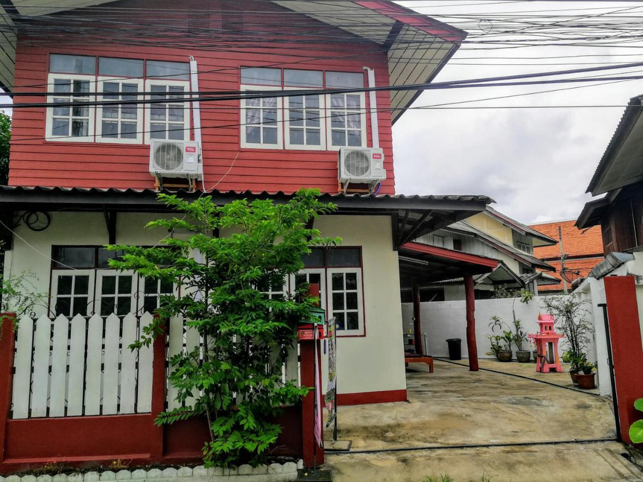 Champion Hostel 2 (Adults Only) Chiang Mai Luaran gambar